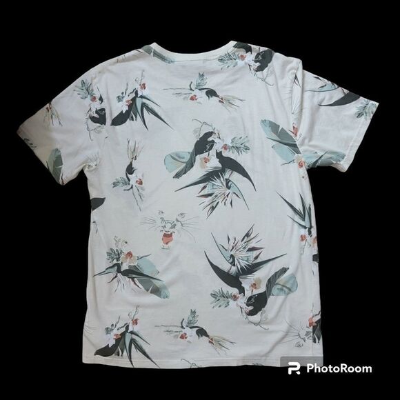 Vans Men's Short Sleeved T-Shirt with Asian Inspired Print. Size XL - Picture 5 of 10